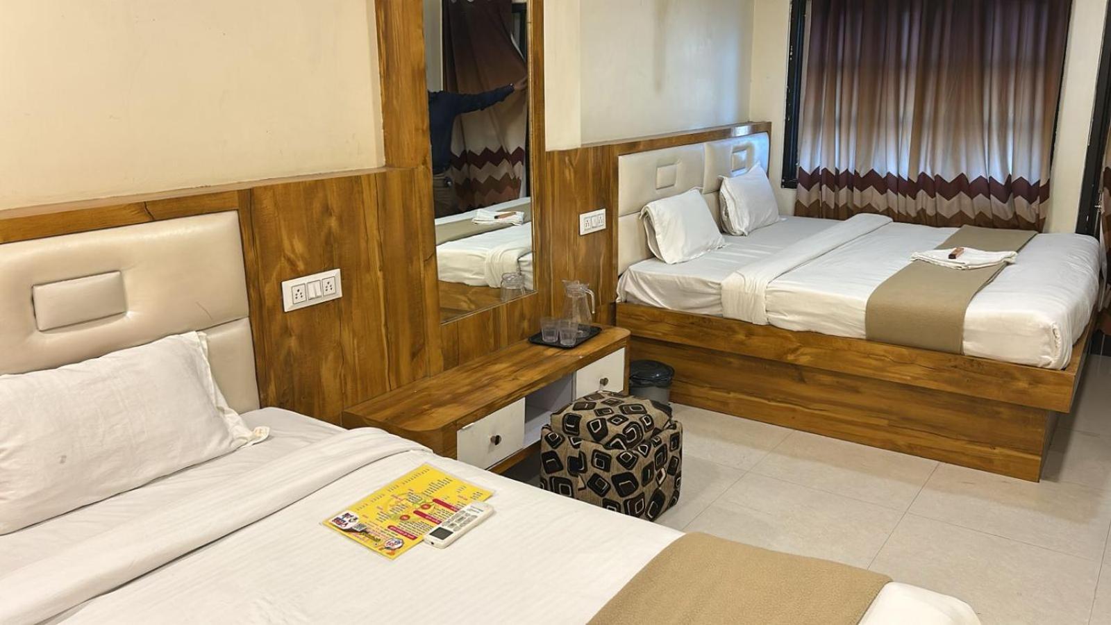 Hotel Empire Ujjain Exterior photo