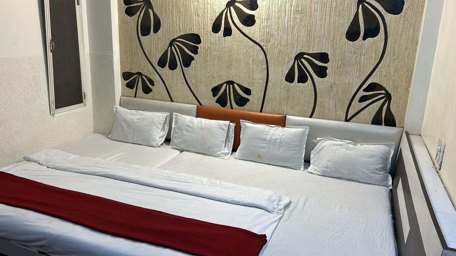Hotel Empire Ujjain Exterior photo